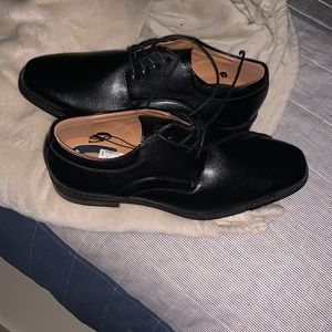 I’m selling shoes that will look good